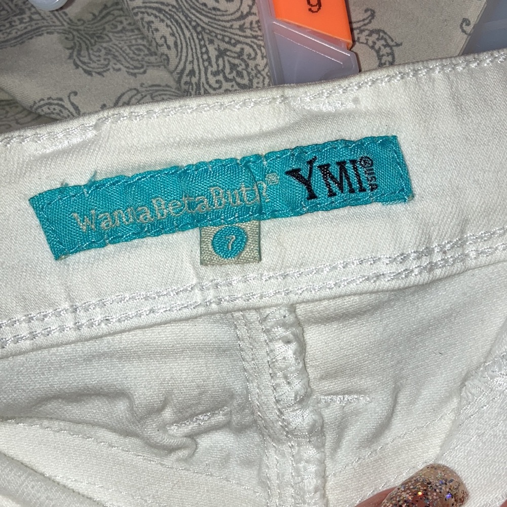 Shorts - Picture 3 of 3